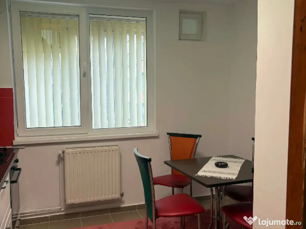 Apartament e 3 camere zona B-dul Victoriei, 