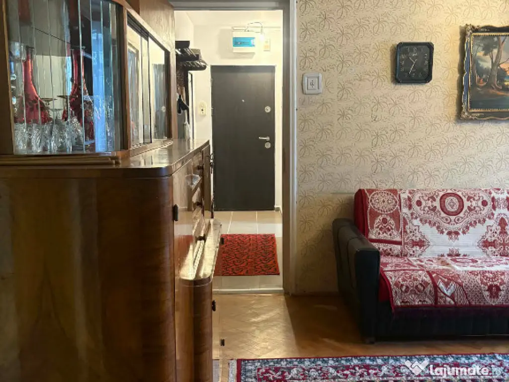 Apartament e 3 camere zona B-dul Victoriei, 