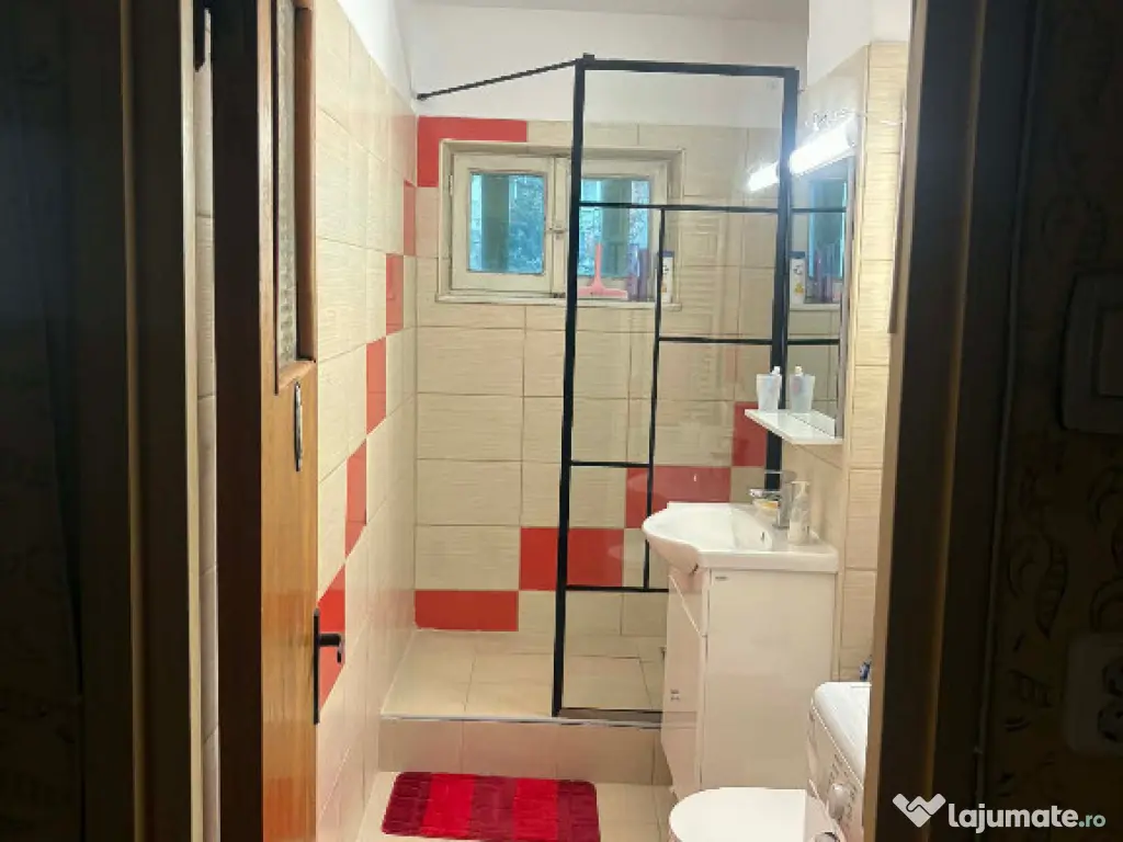 Apartament e 3 camere zona B-dul Victoriei, 