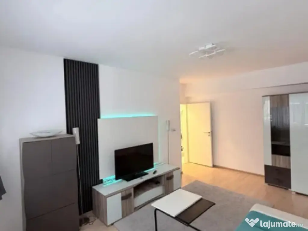 Garsoniera decomandat - zona Tractorul 