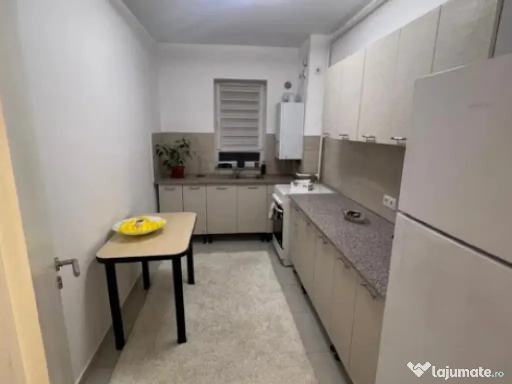 Garsoniera decomandat - zona Tractorul 