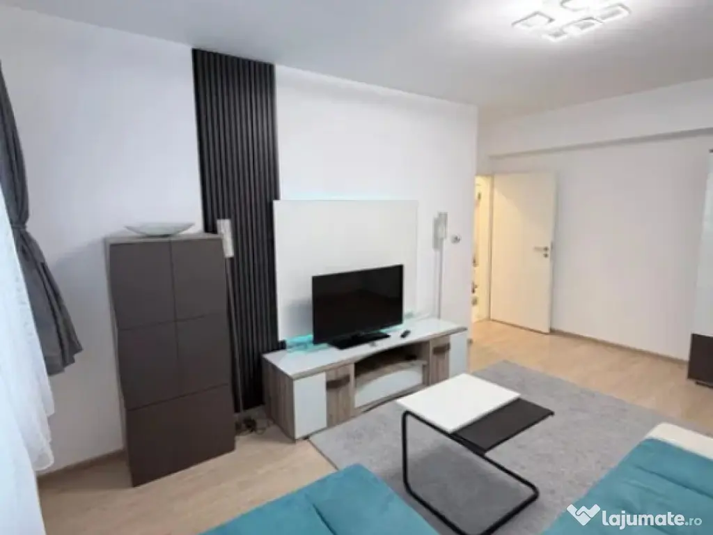 Garsoniera decomandat - zona Tractorul 