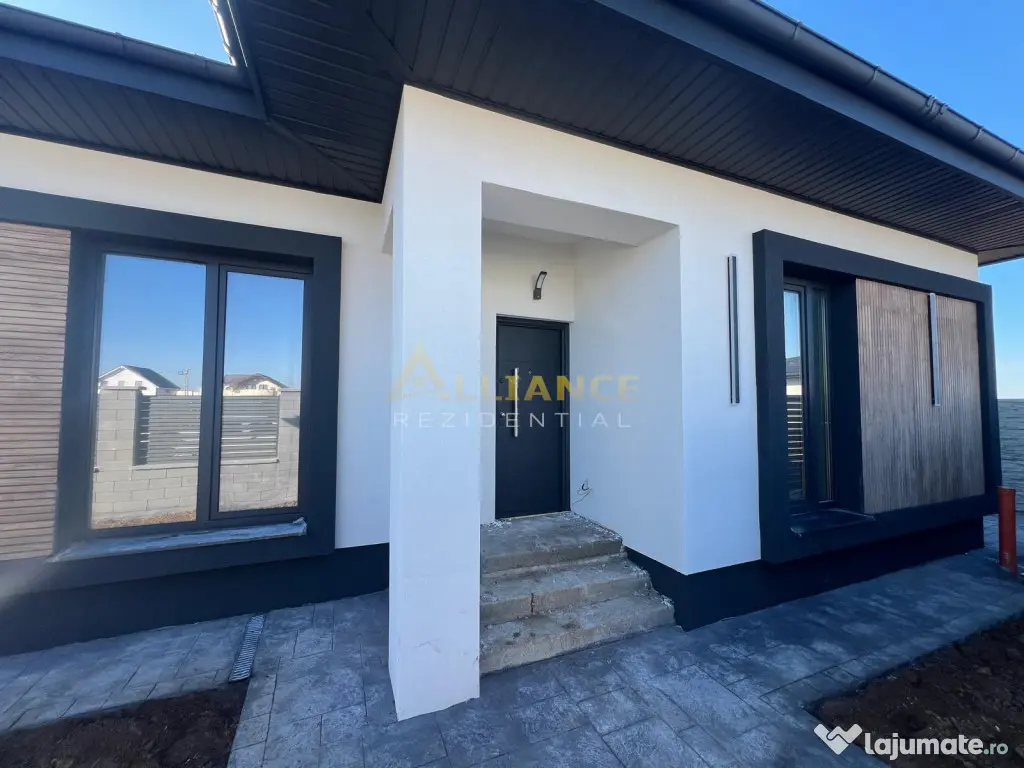 Casa individuala pe parter cu 4 camere // 2 bai // panouri 3