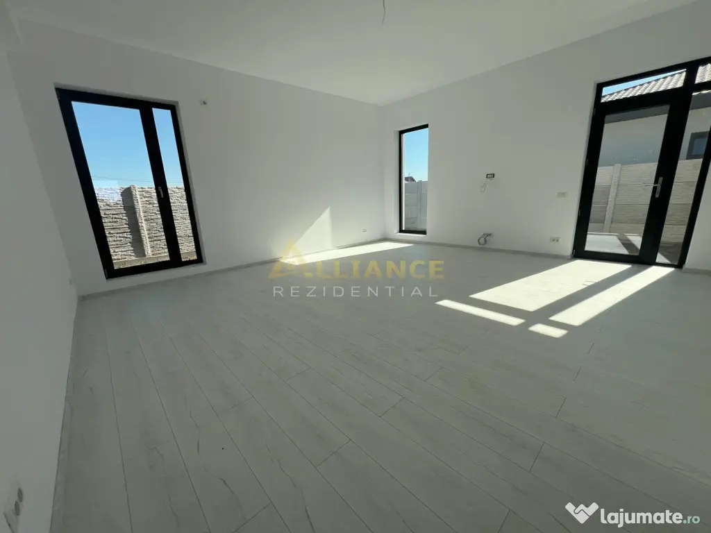 Casa individuala pe parter cu 4 camere // 2 bai // panouri 3