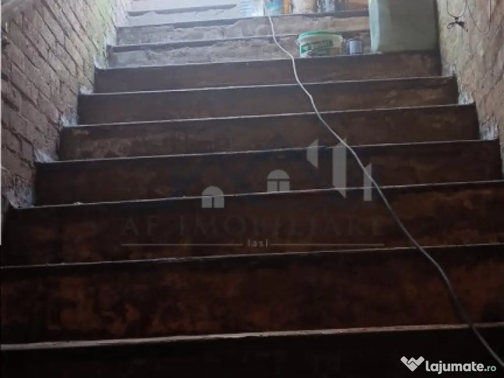 Tatarasi zona Piata Chirila teren 576mp cu casa si anexe (pr 