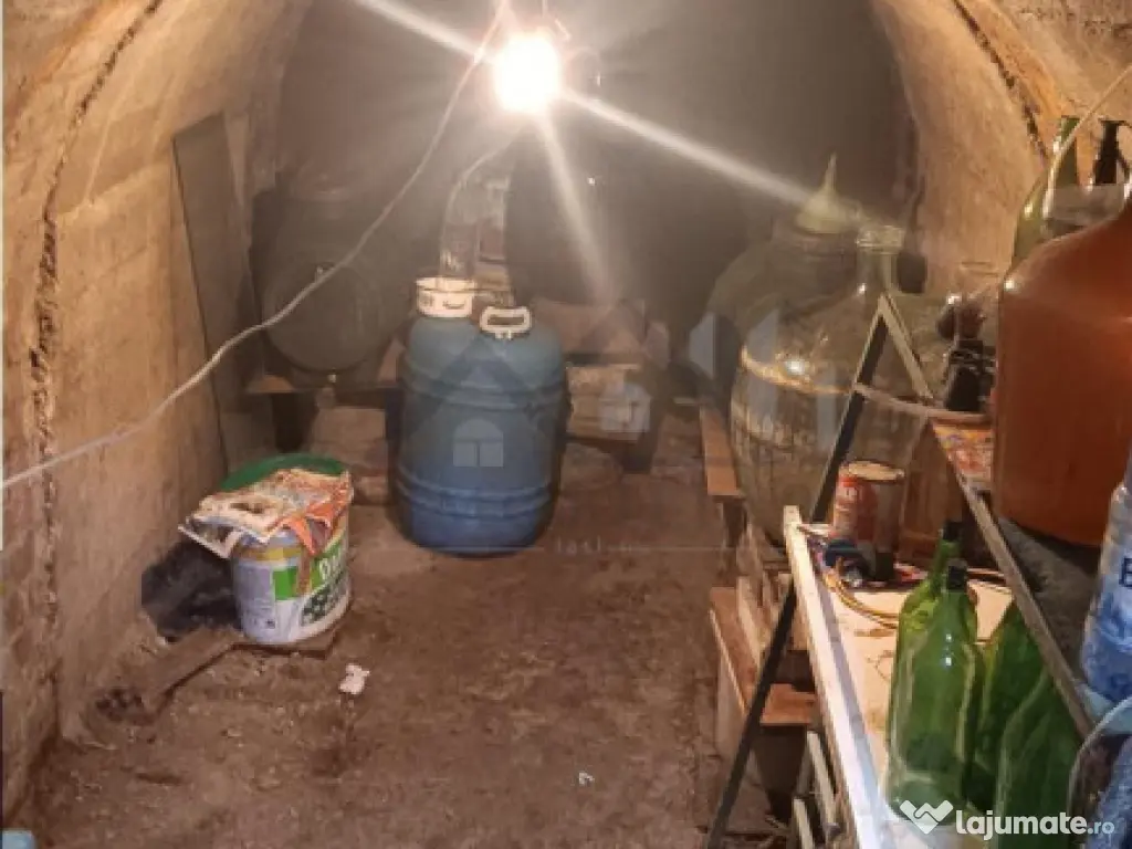 Tatarasi zona Piata Chirila teren 576mp cu casa si anexe (pr 