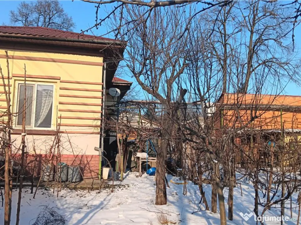 Tatarasi zona Piata Chirila teren 576mp cu casa si anexe (pr 