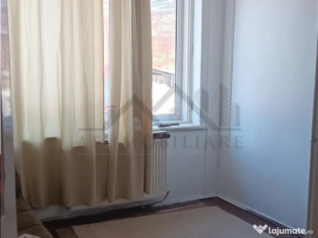 Tatarasi zona Piata Chirila teren 576mp cu casa si anexe (pr 