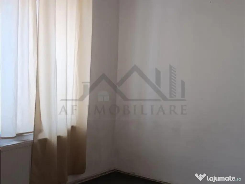 Tatarasi zona Piata Chirila teren 576mp cu casa si anexe (pr 