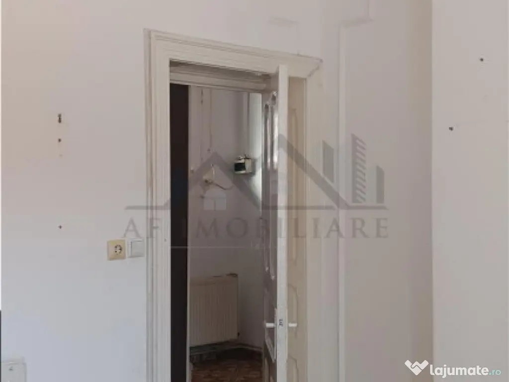 Tatarasi zona Piata Chirila teren 576mp cu casa si anexe (pr 