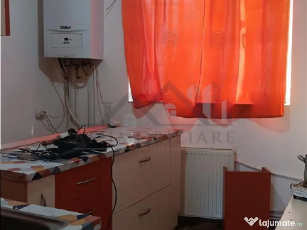 Tatarasi zona Piata Chirila teren 576mp cu casa si anexe (pr 