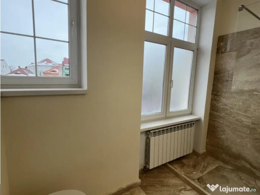Spatiu de birouri complet renovat cu 3 camere si 2 bai zona 