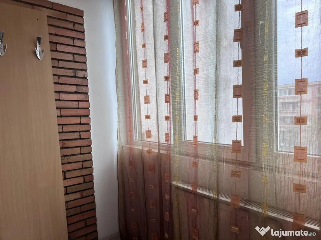 Apartament 2 camere, zona Liceul Auto 