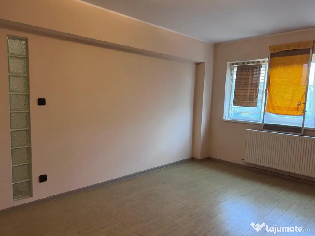 Apartament 2 camere, zona Liceul Auto 