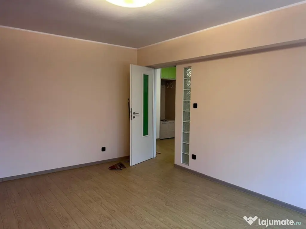 Apartament 2 camere, zona Liceul Auto 