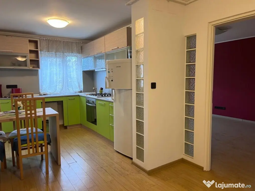 Apartament 2 camere, zona Liceul Auto 