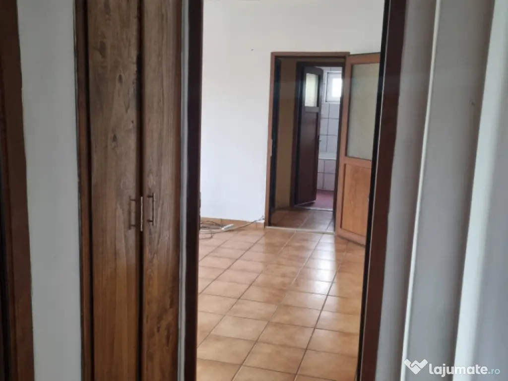 APARTAMENT DE VANZARE CU 3 CAMERE