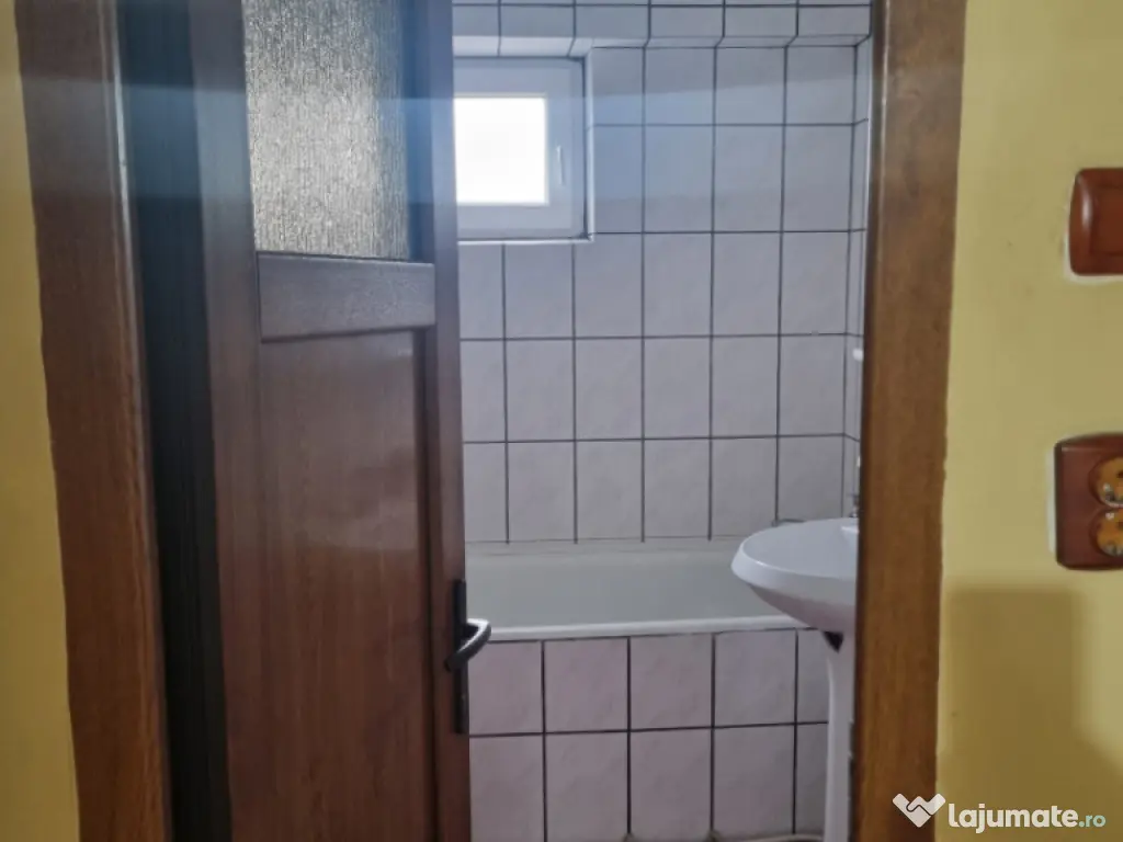 APARTAMENT DE VANZARE CU 3 CAMERE
