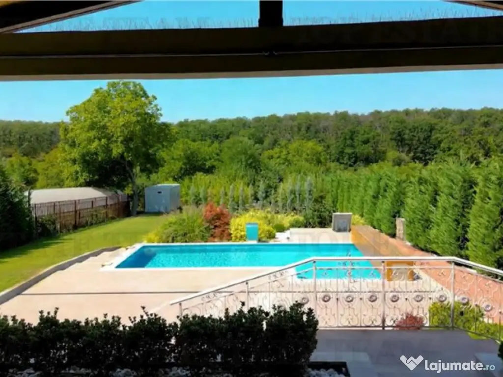 Vila cu deschidere la lac, piscina, garaj inchis - Branesti, 