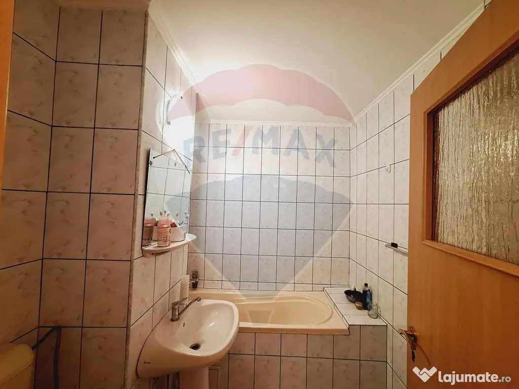 Apartament cu 3 camere de vânzare în zona Nufarul 