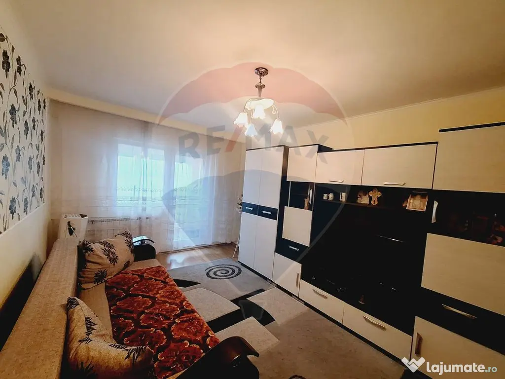 Apartament cu 3 camere de vânzare în zona Nufarul 