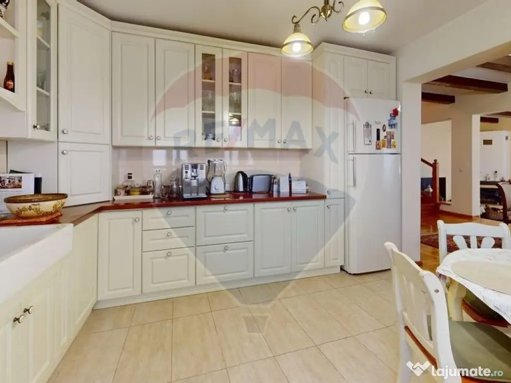 Casă individuală premium lângă Parcul Sub Arini – z...