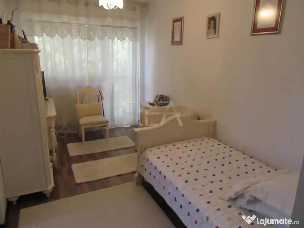 Vilă 5 camere Trapezului, centrală, an 2007, 174 mp 