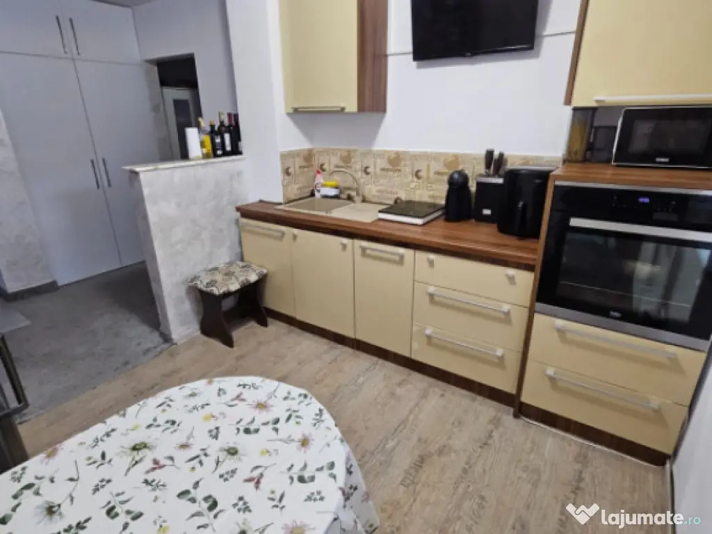 Apartament 2 camere de vanzare, in zona Trocadero - Constant