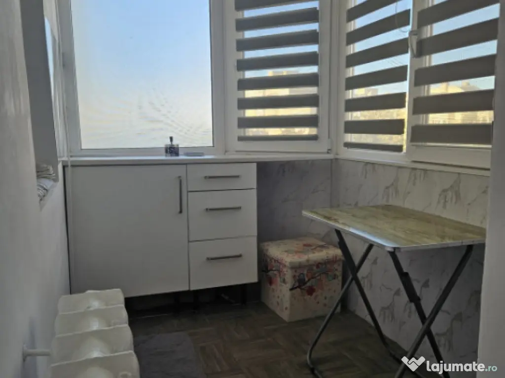 Apartament 2 camere de vanzare, in zona Trocadero - Constant