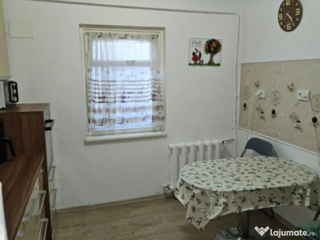 Apartament 2 camere de vanzare, in zona Trocadero - Constant