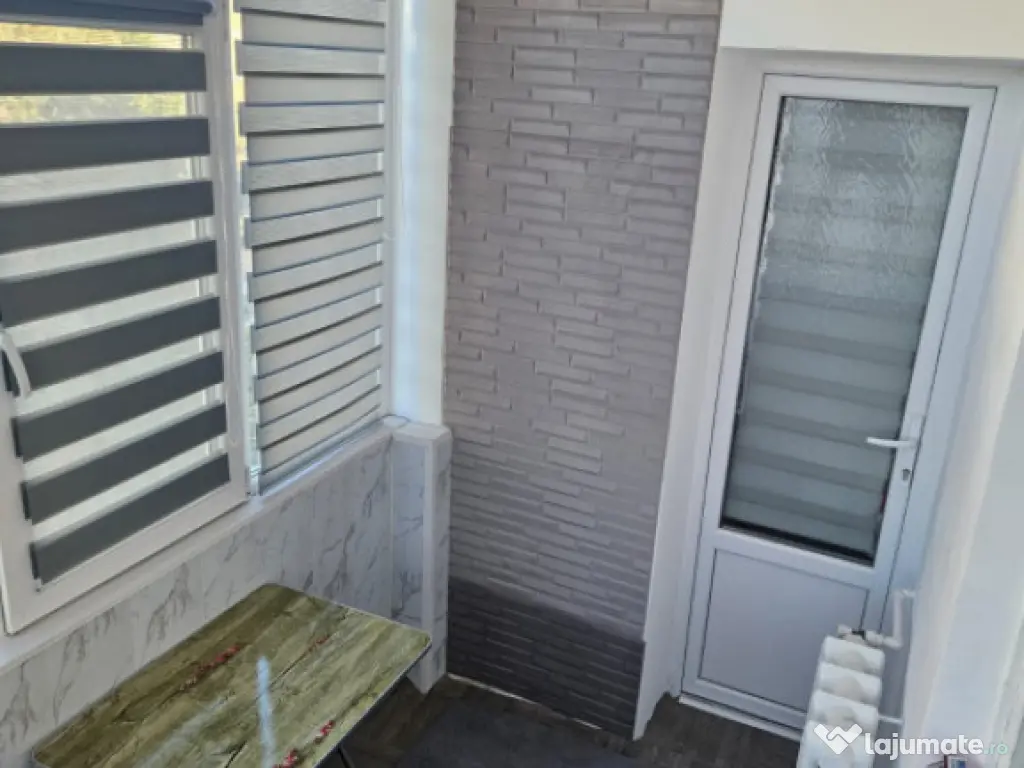 Apartament 2 camere de vanzare, in zona Trocadero - Constant