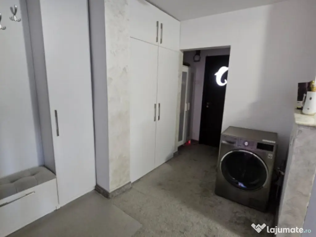 Apartament 2 camere de vanzare, in zona Trocadero - Constant