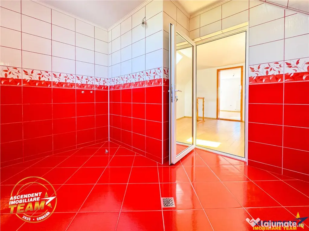 FILM! Casa noua,Covasna,cu fotovoltaic, garaj,curte,2 terase 