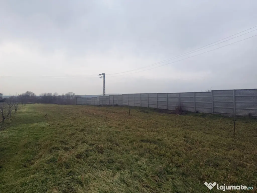 Teren intravilan, 2500 mp, front stradal 30 m, Simnicu de Su