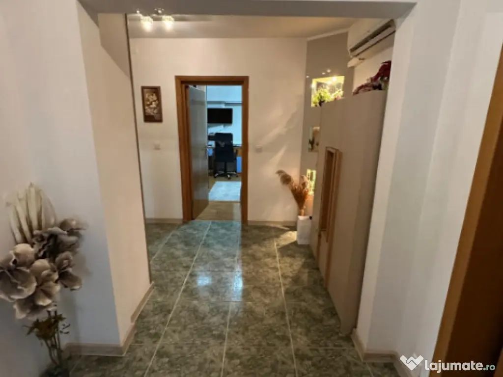 Apartament 3 camere, vedere bilaterală – Zona Trocadero,