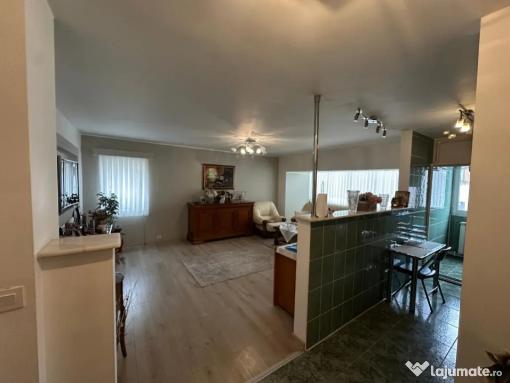 Apartament 3 camere, vedere bilaterală – Zona Trocadero,