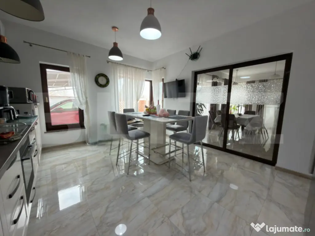 Casă 4 dormitoare, 204 mp, teren 1000 mp, zona Carcea 