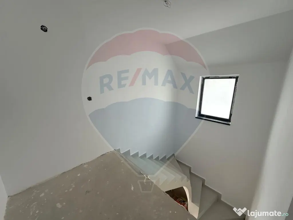 Casă / Vilă cu 4 camere de vânzare în zona Lascar Cat... 