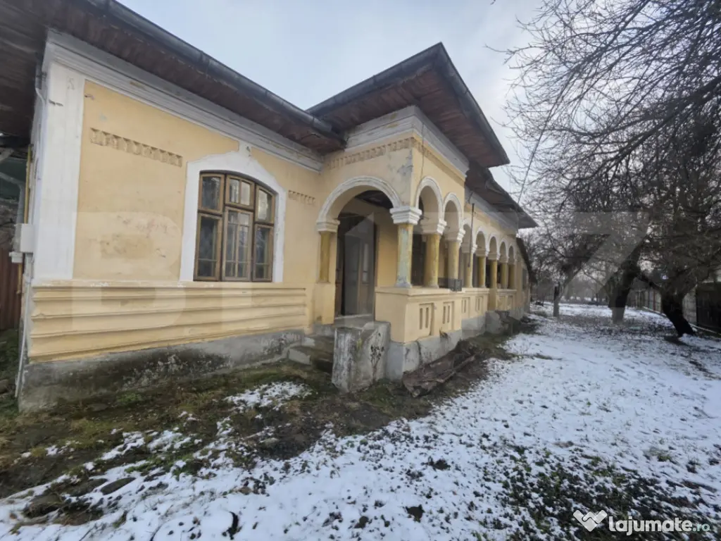 Casă de vânzare, 667 mp, zona Răzvad