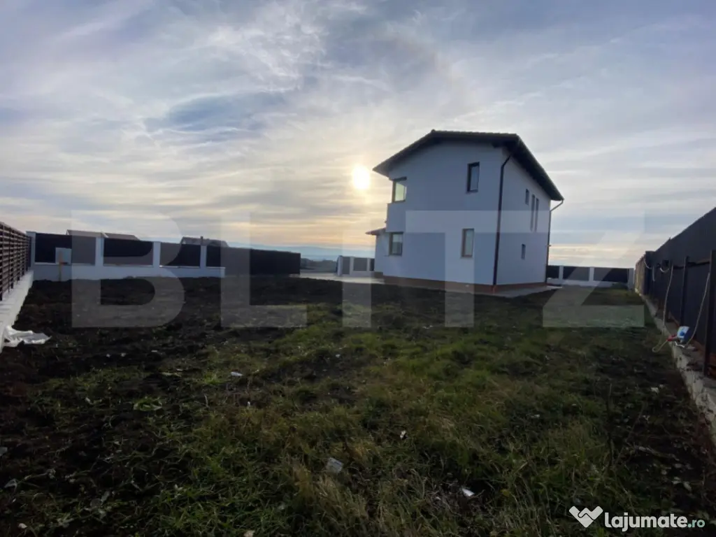 Casa moderna si luminoasa, cu spatii vitrate generoase, 610m 