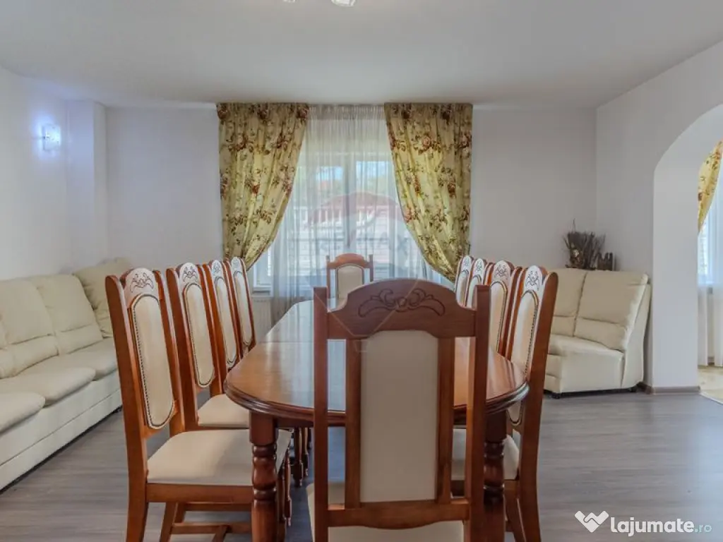 Casă / Vilă de vânzare în Moieciu de Jos 