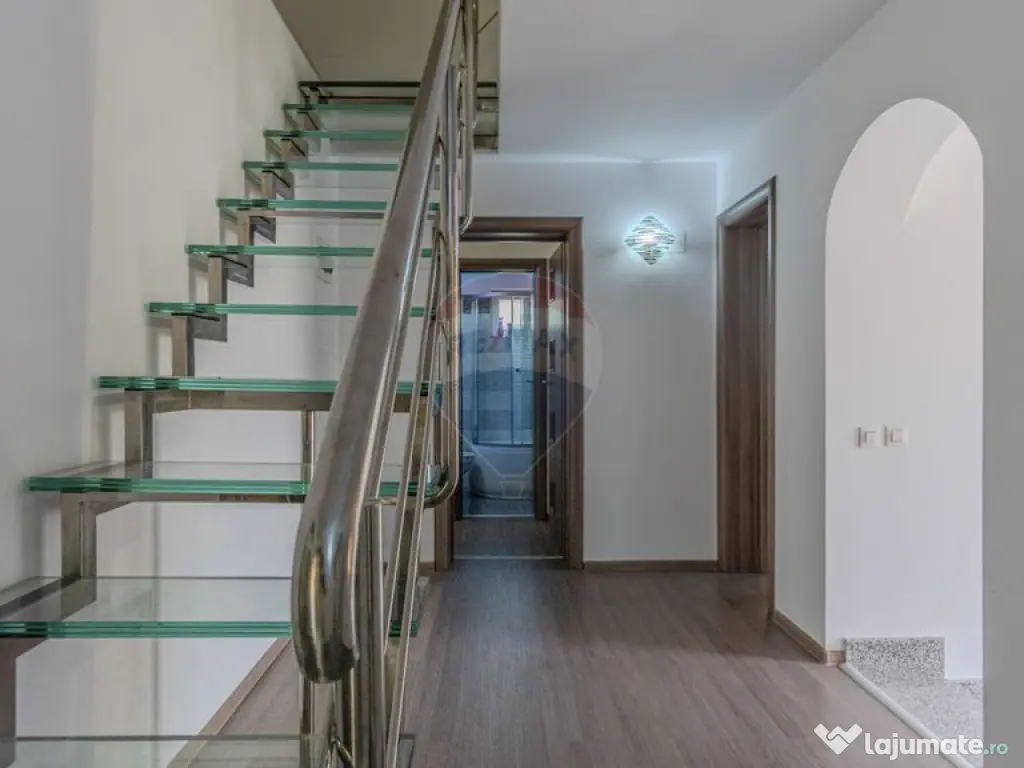 Casă / Vilă de vânzare în Moieciu de Jos 