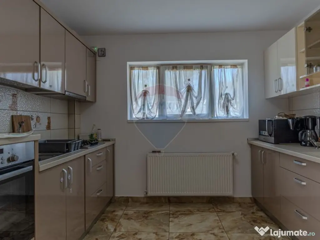 Casă / Vilă de vânzare în Moieciu de Jos 