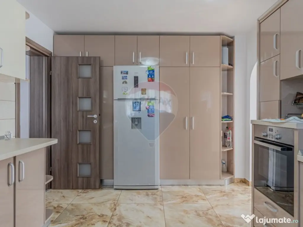 COMISION 0%| VILA | PRIVELISTE SPECTACULOASA | 1.074MP TEREN 