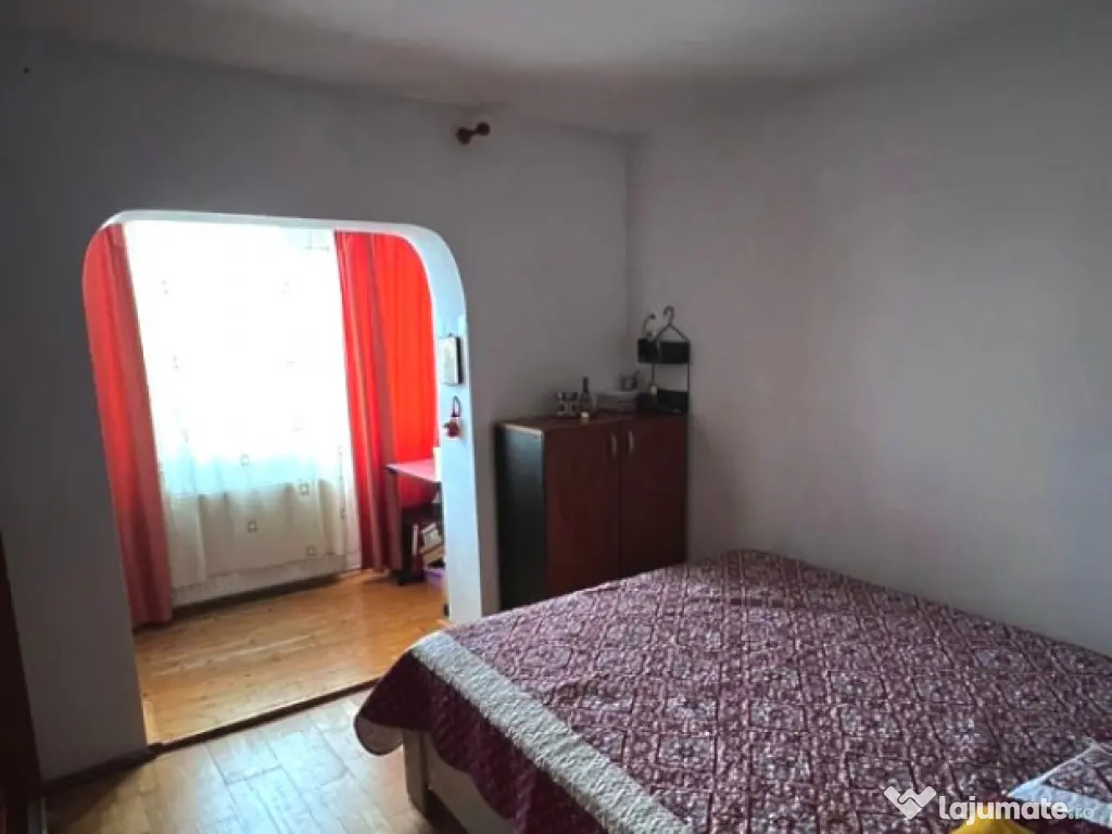 Apartament de 4 camere ( Boxa-Parcare )-Racadau