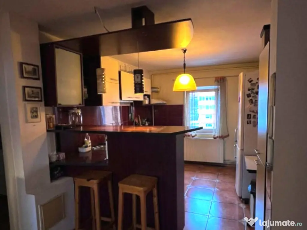 Apartament de 4 camere ( Boxa-Parcare )-Racadau