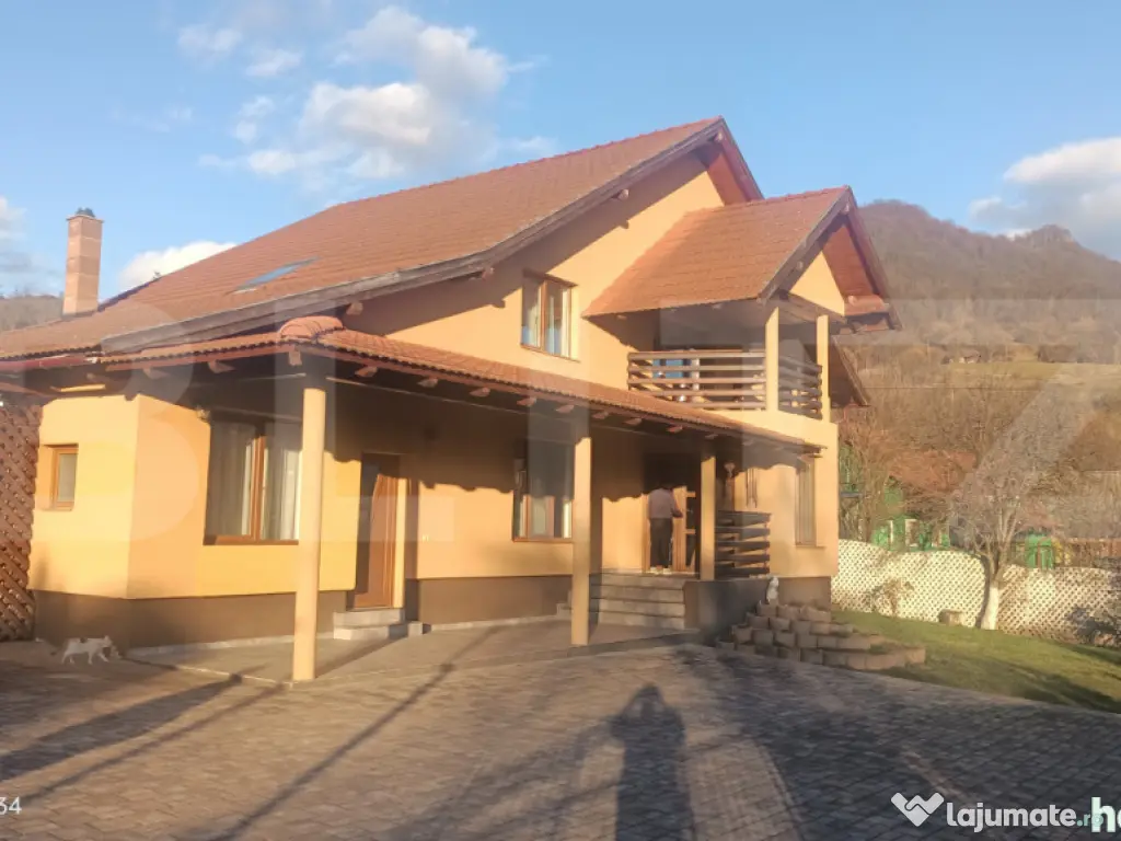 Casă de vânzare, 270 mp, zona Exterior- Tisieu