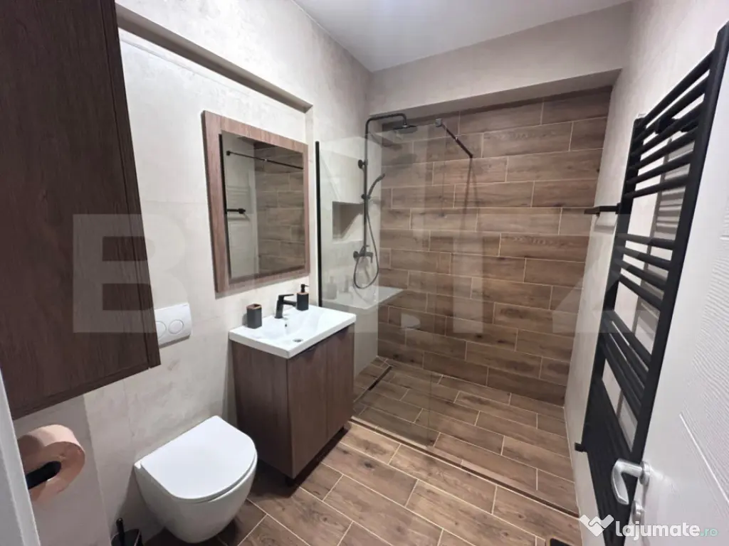 Apartament 3 camere, 101.20 mp totali, zona Centrala