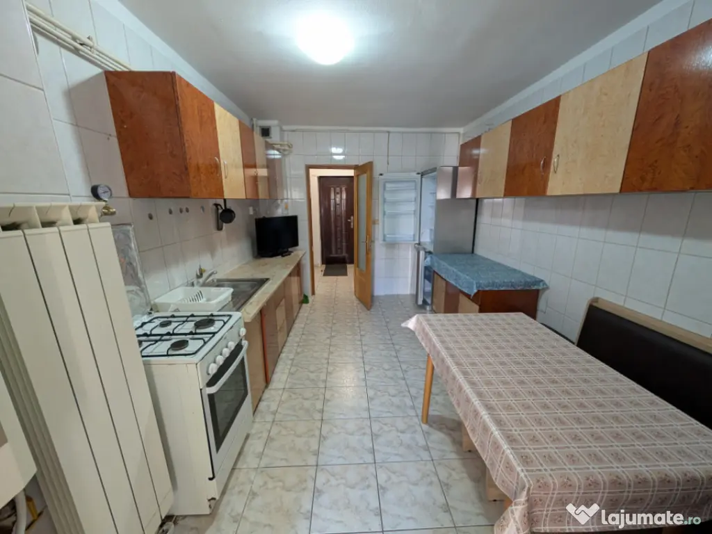 Apartament decomandat Banca Națională etaj 1, bloc 1992 
