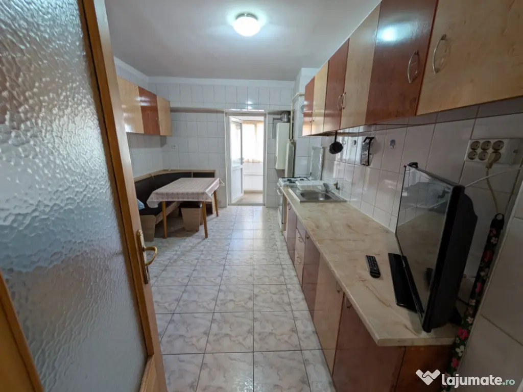 Apartament decomandat Banca Națională etaj 1, bloc 1992 